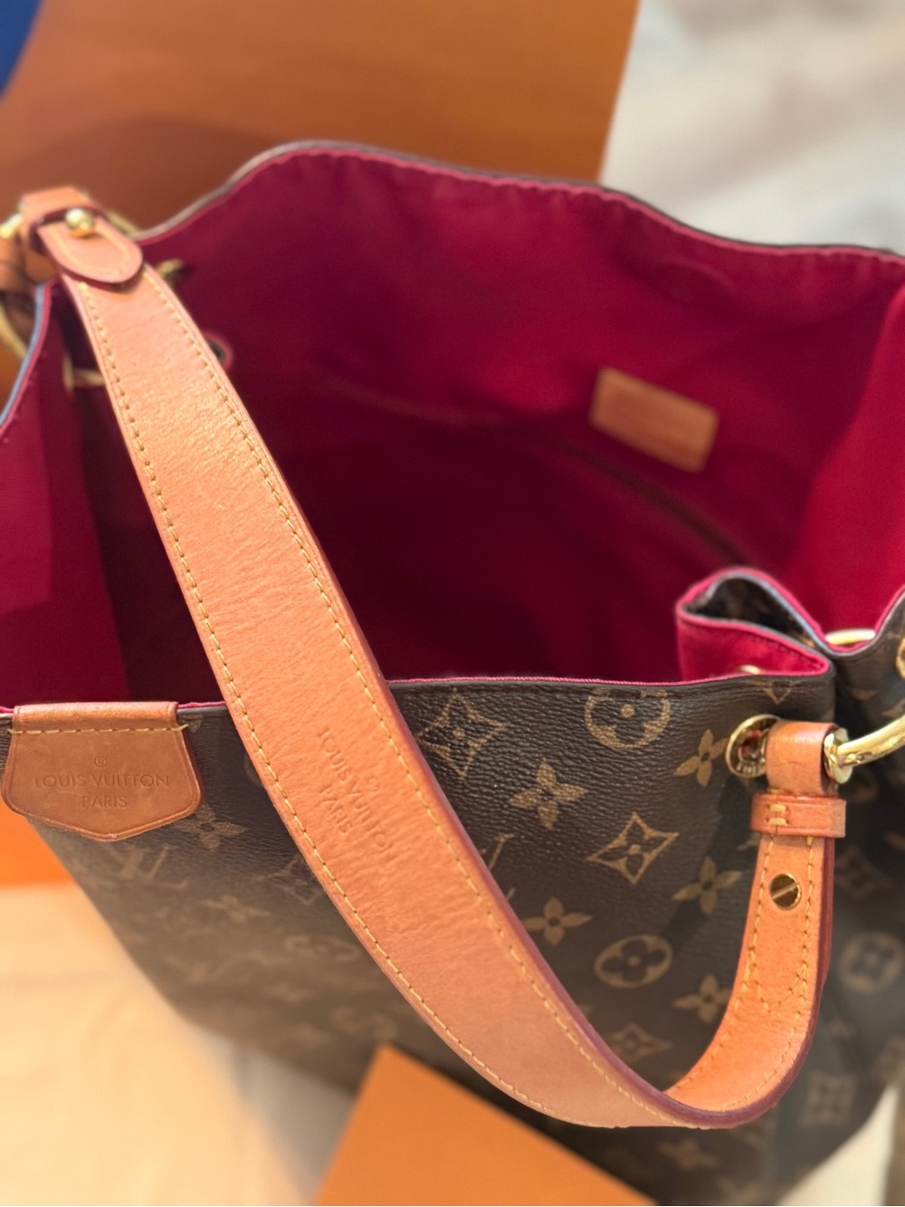 Louis Vuitton Monogram Hobo Shoulder Bag with Pink Interior - Picture 4 of 5